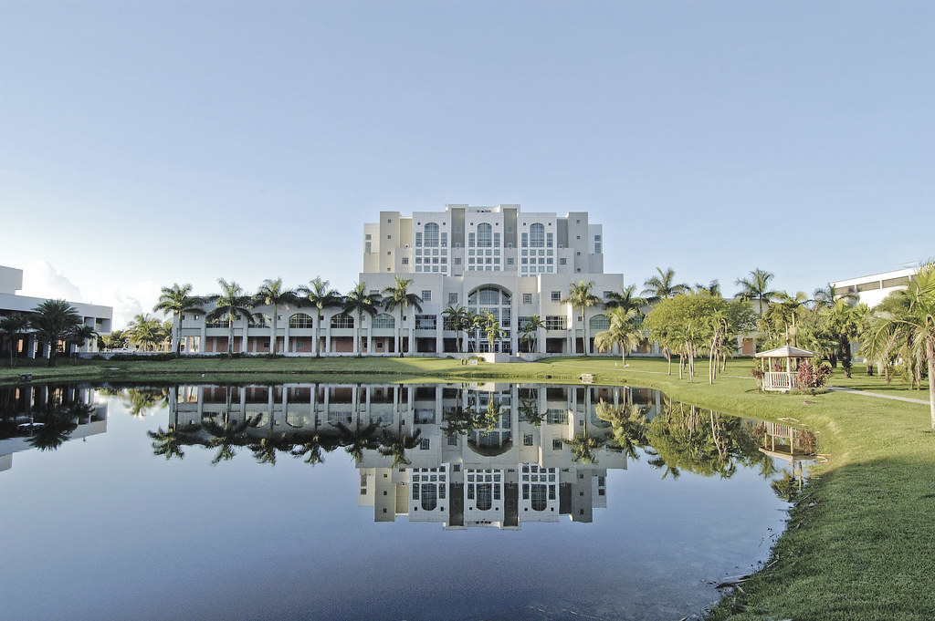 Belajar Teknologi dan Bisnis di Telkom University Jakarta